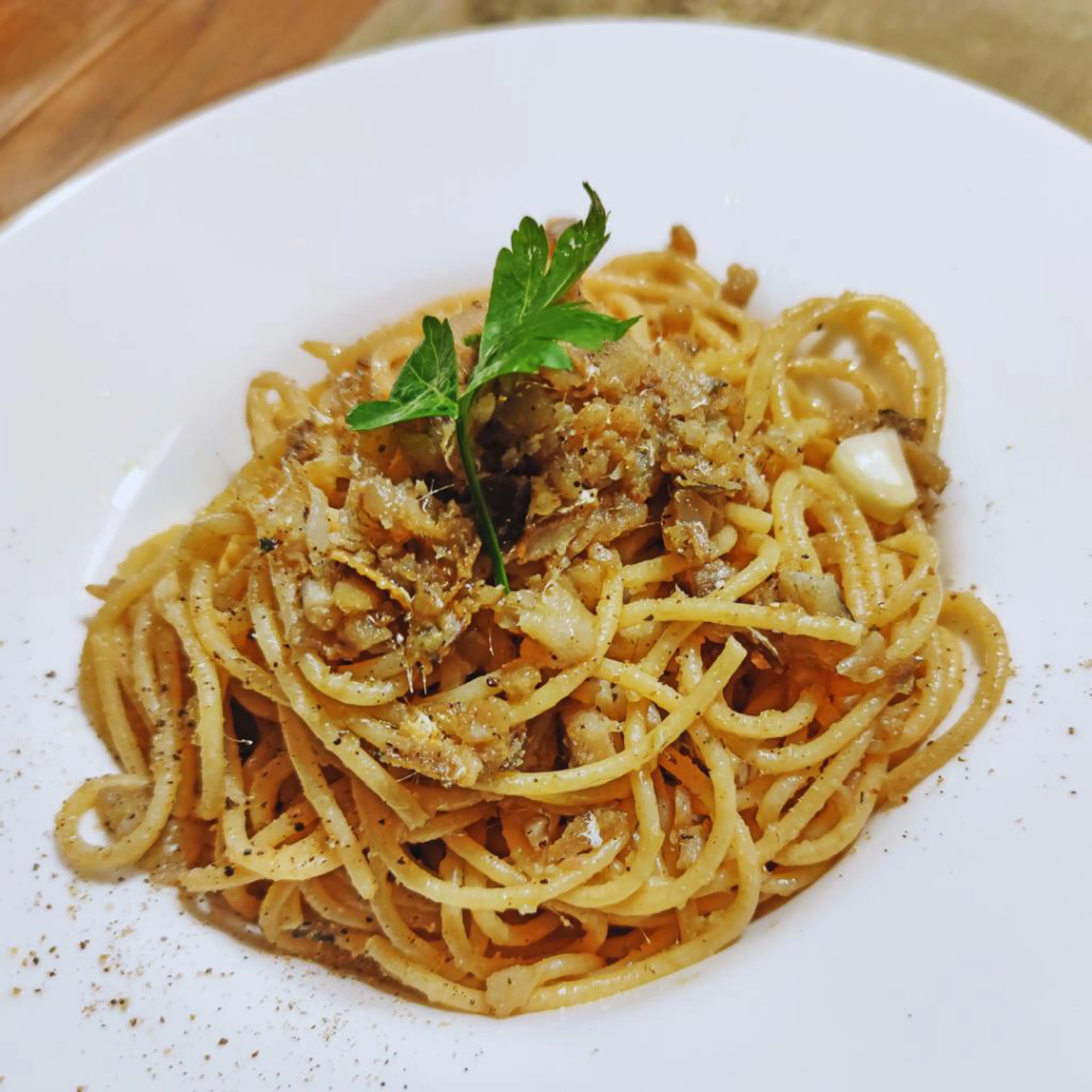 Spaghetti with anchovy sauce