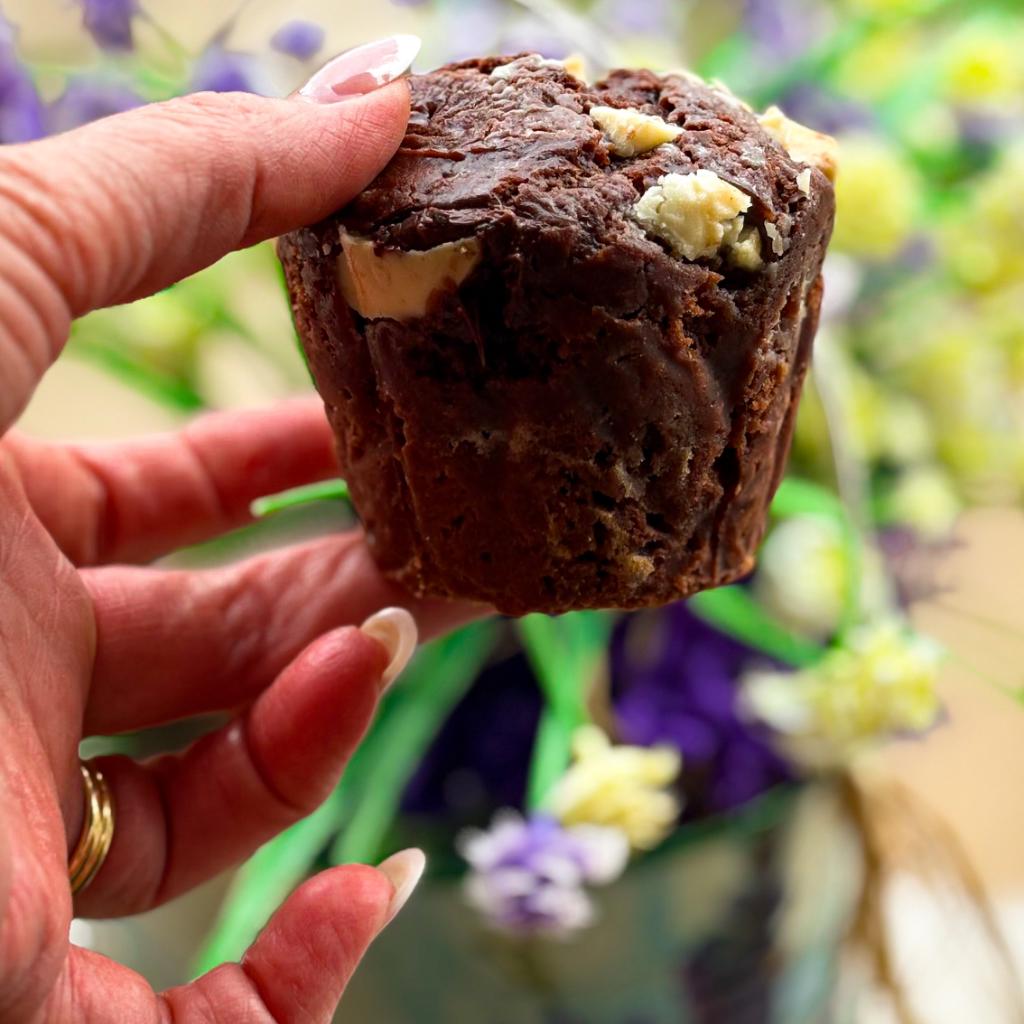 Muffins med tre sorters choklad och yoghurt