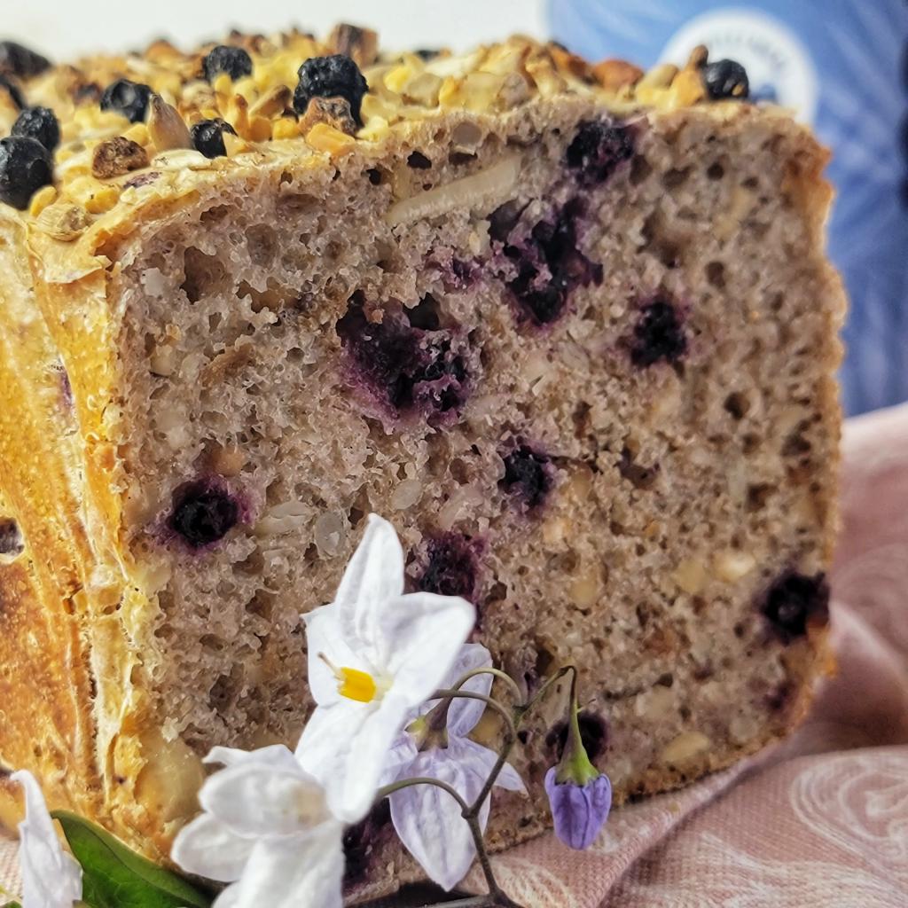 Pane homemade con muesli paleo blueberry