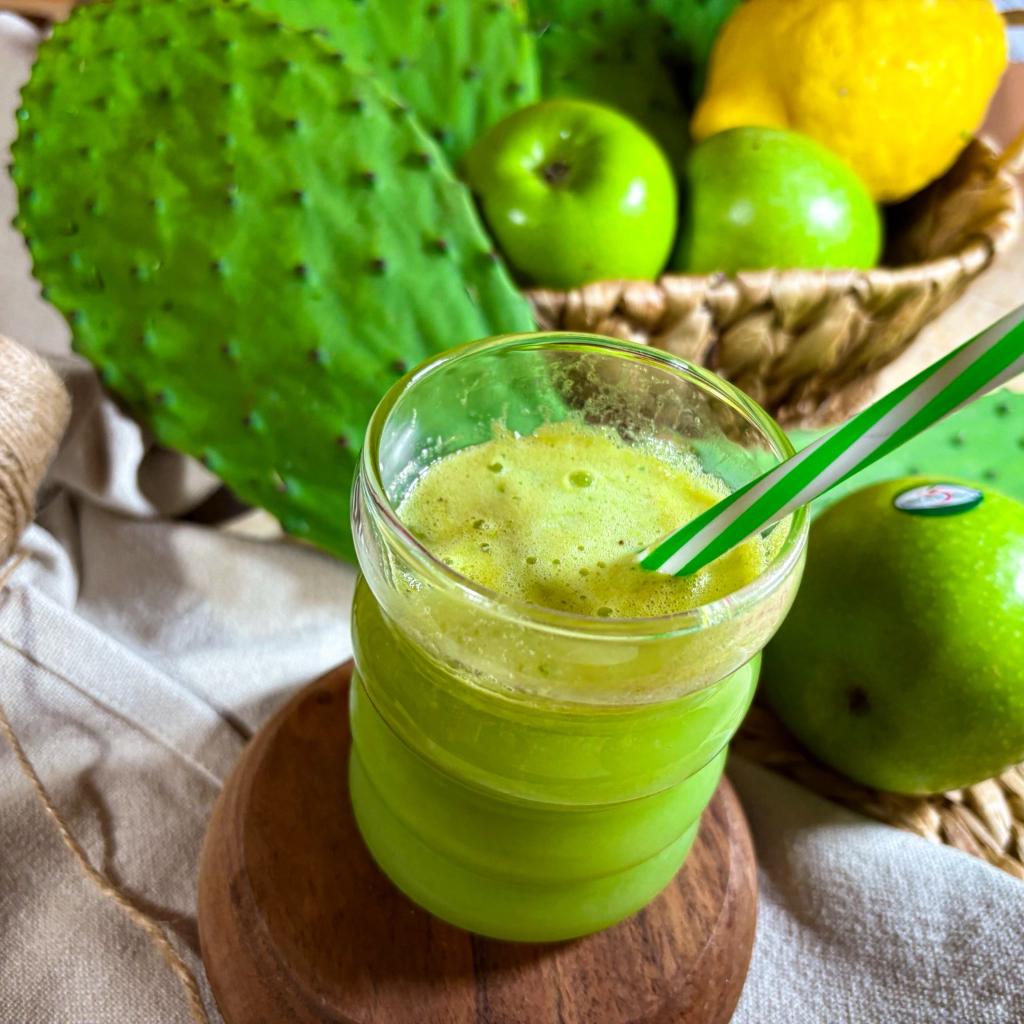 Juice with prickly pear pads