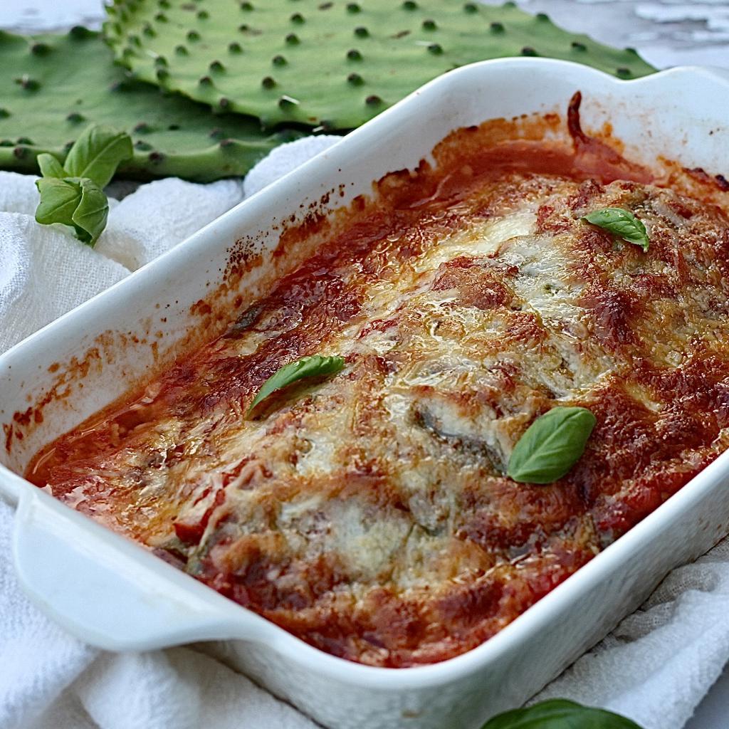 Indiai fügekaktusz lapok parmigianája