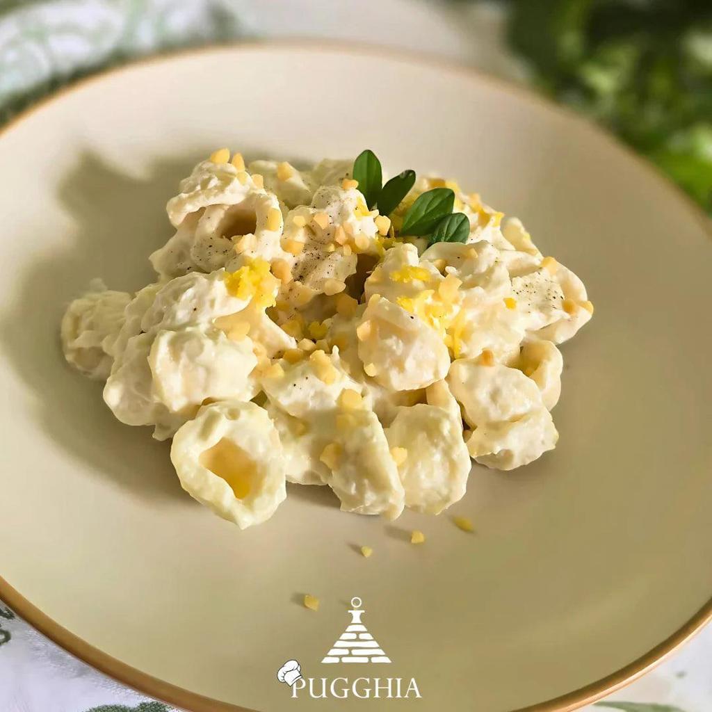 Orecchiette con ricotta, limone e granella di nocciole
