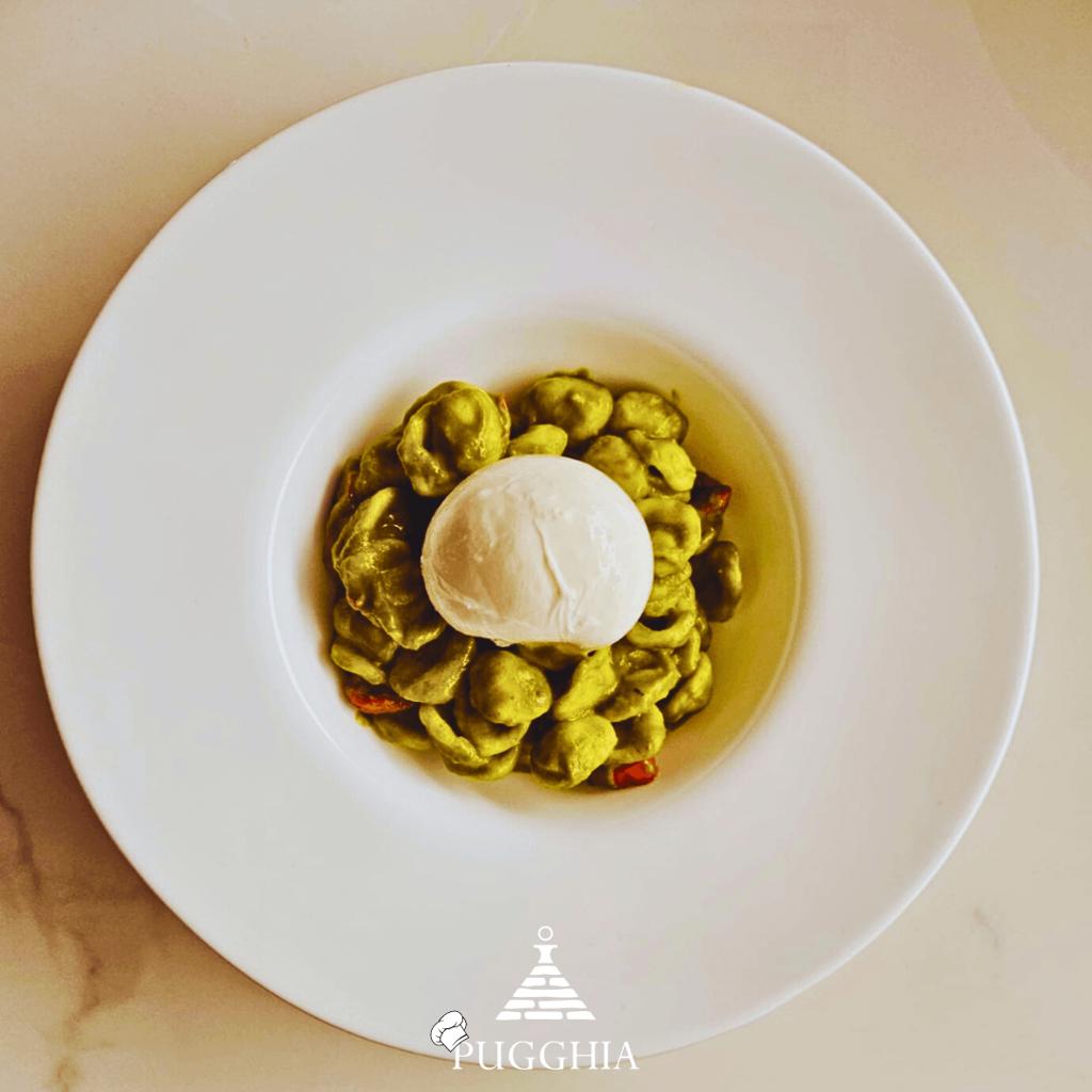 Orecchiette con crema di cime di rapa, pomodorini confit e burrata