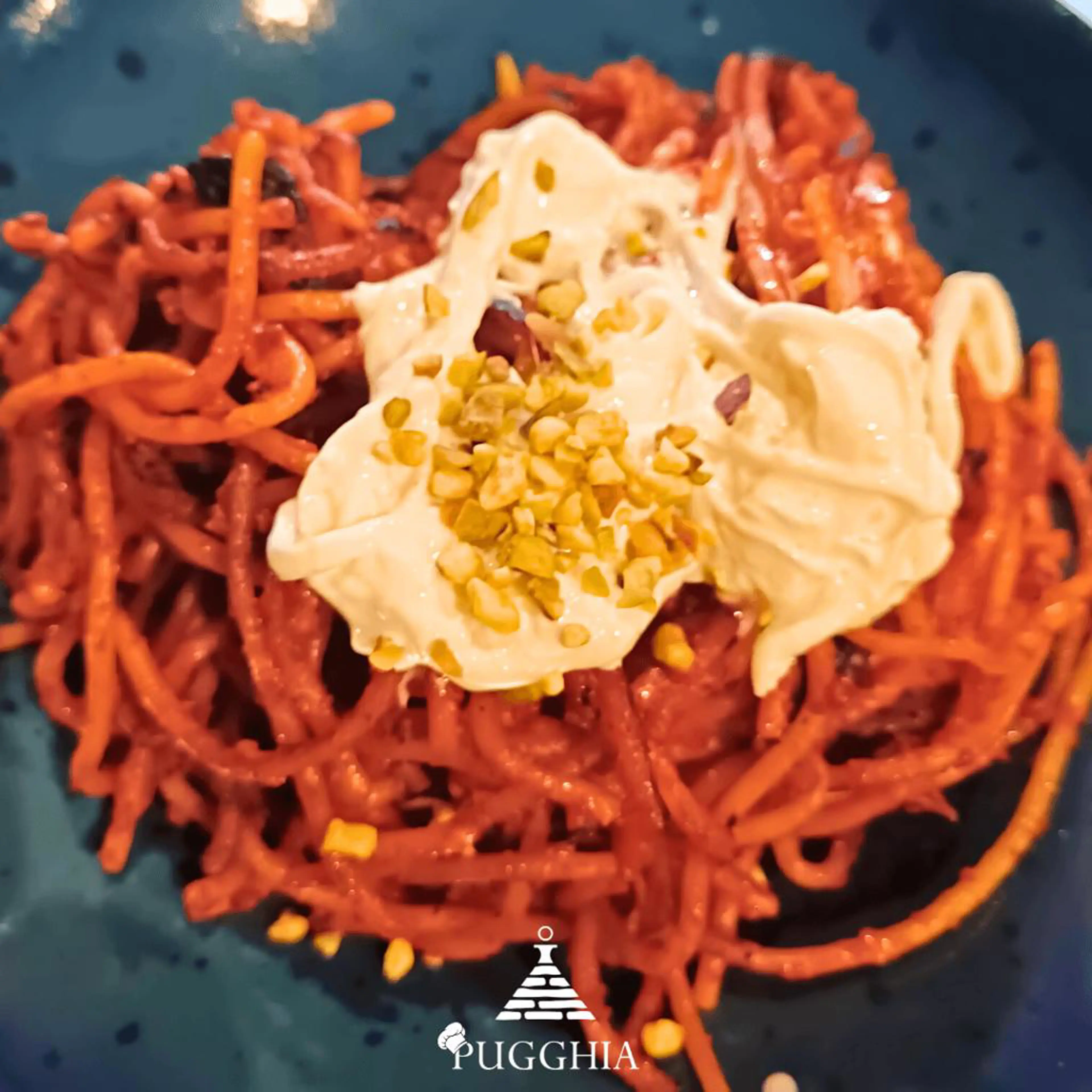 Gourmet spaghetti all'assassina met stracciatella en pistache