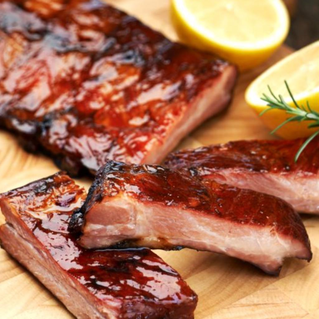 Costine di maiale e marinate alla birra