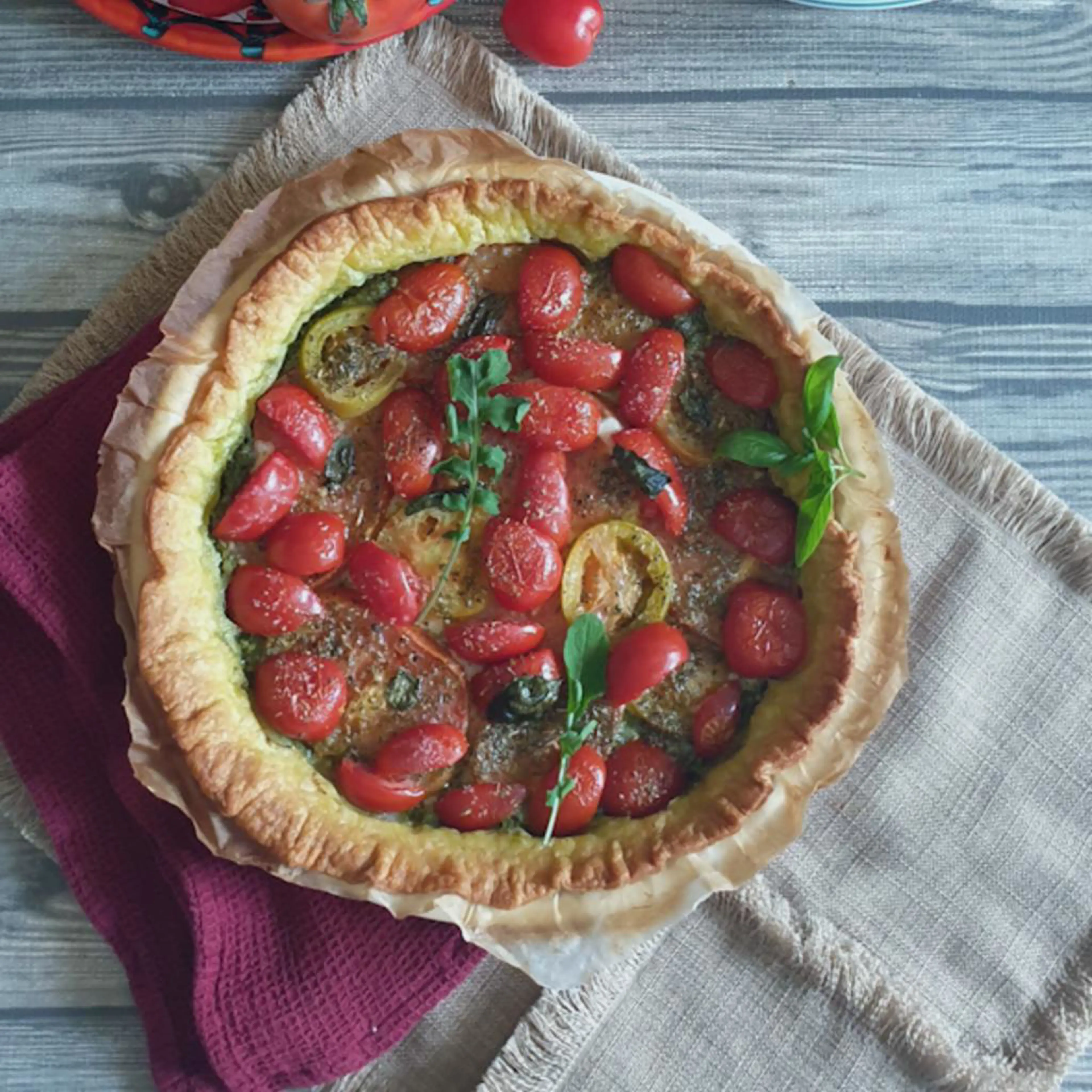 Galette with rocket pesto and tomatoes