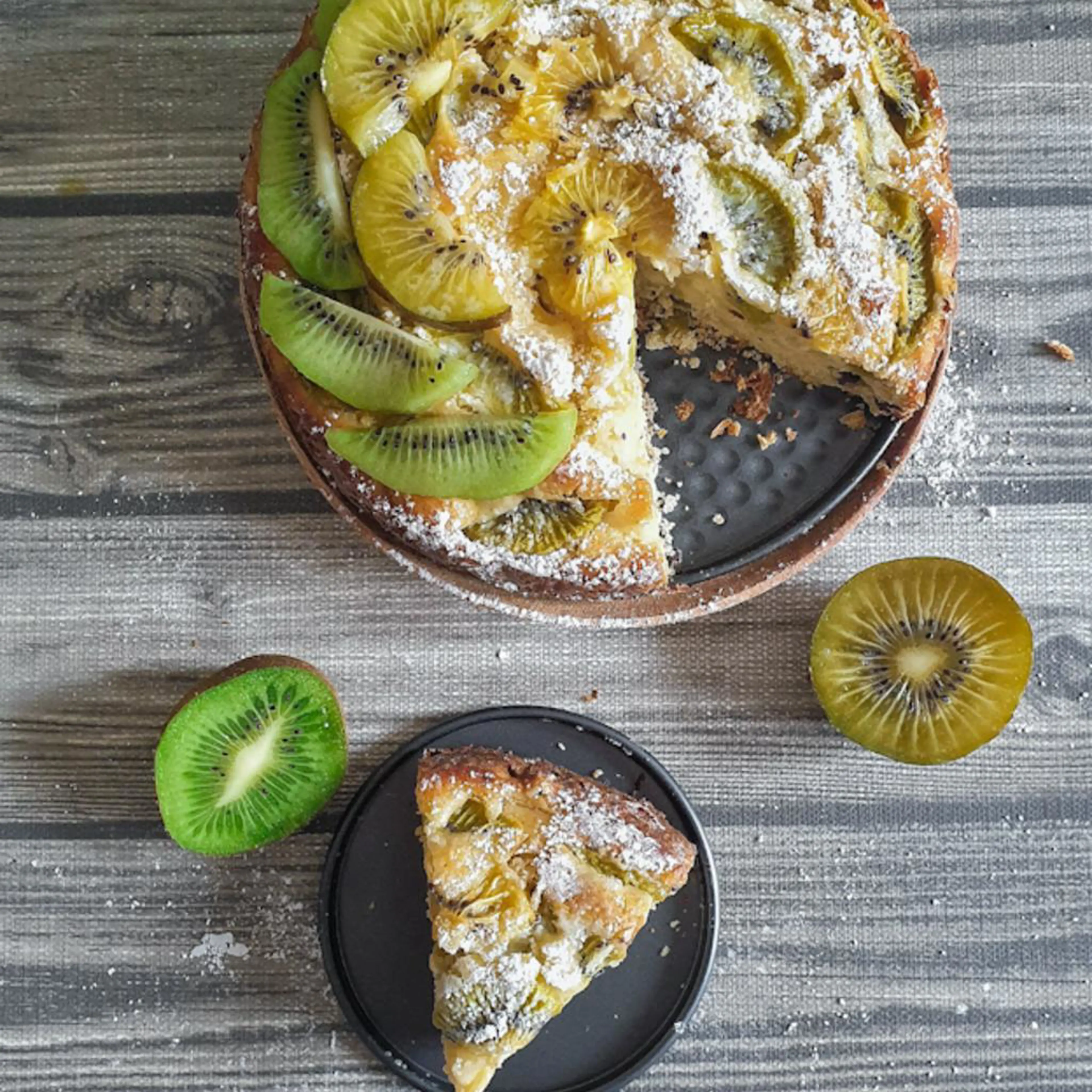 Kiwi and yogurt cake: two recipes