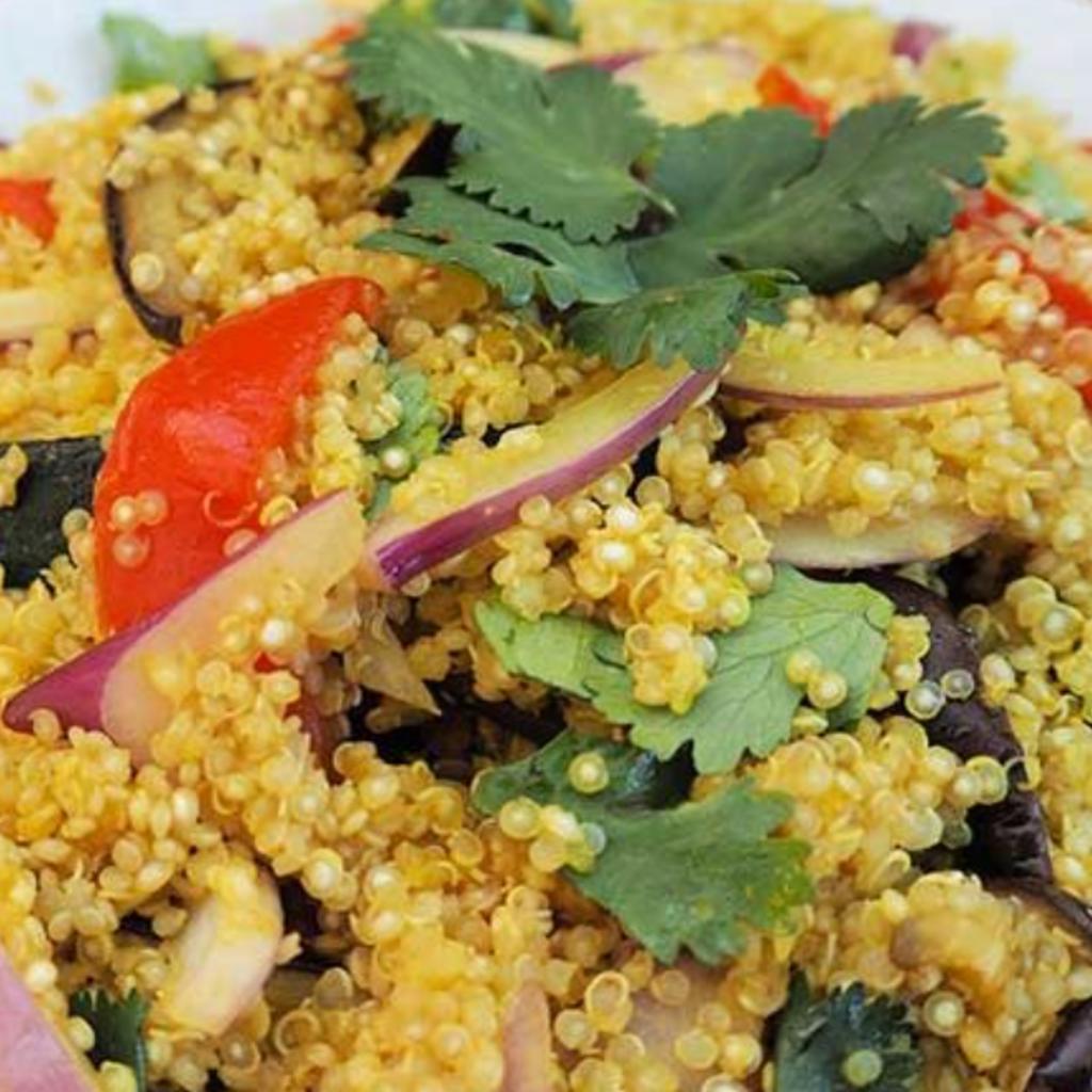 Quinoasalat mit Sommergemüse und Kombucha-Dressing