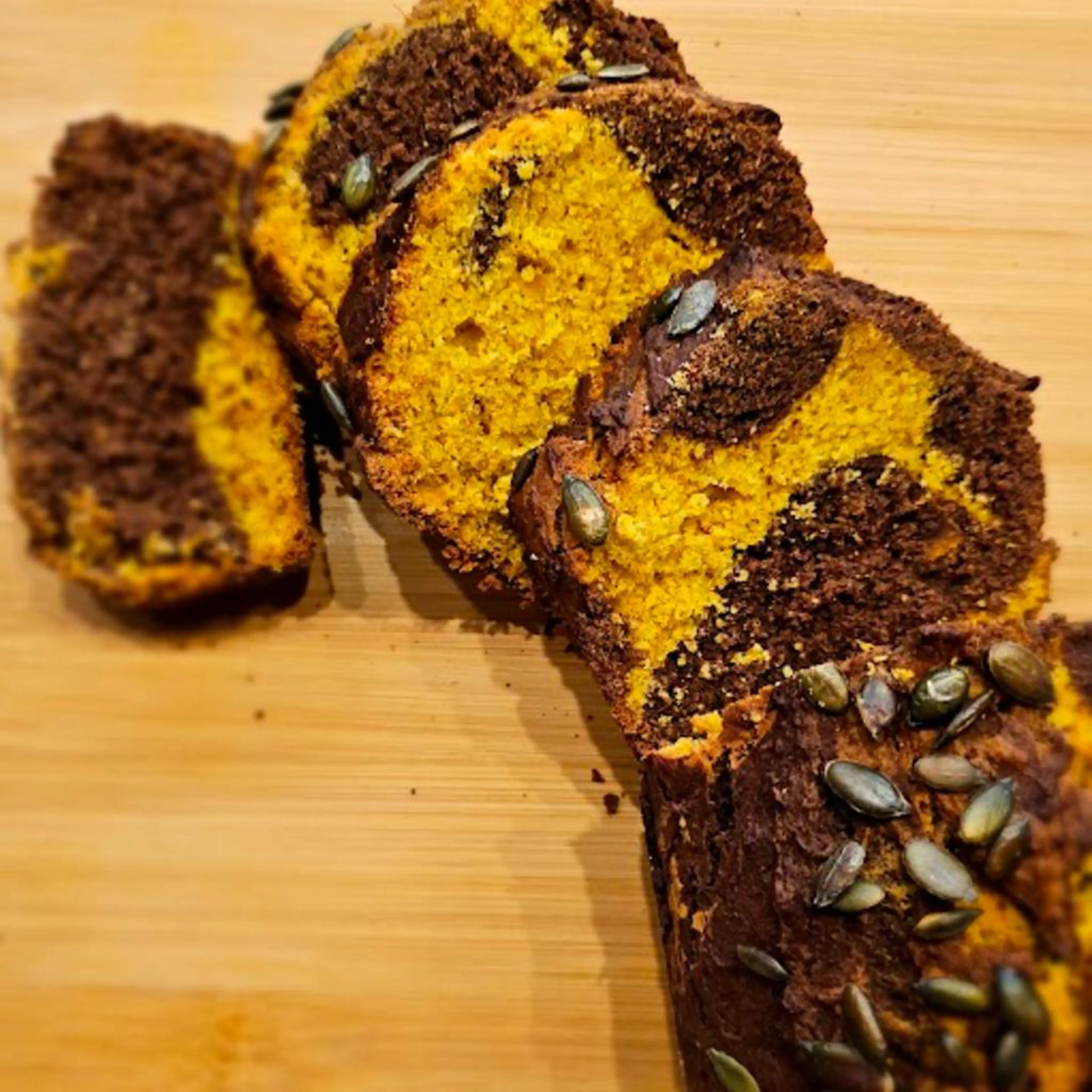 Gluten-free pumpkin plumcake with cocoa