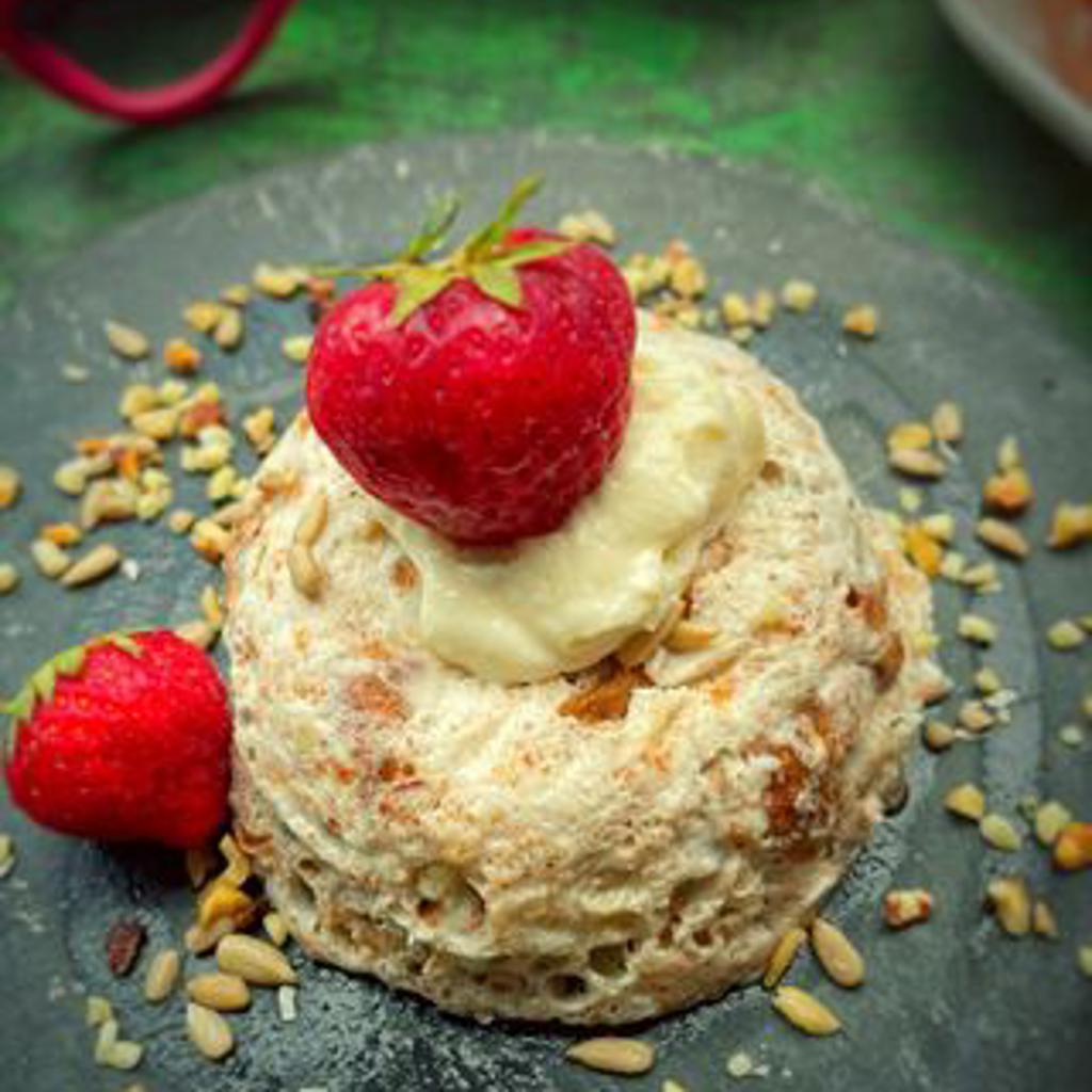 Muesli mug cake