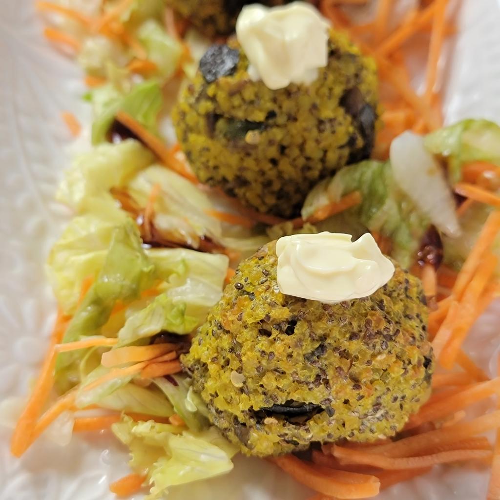 Millet balls with vegetables, chickpeas and curry
