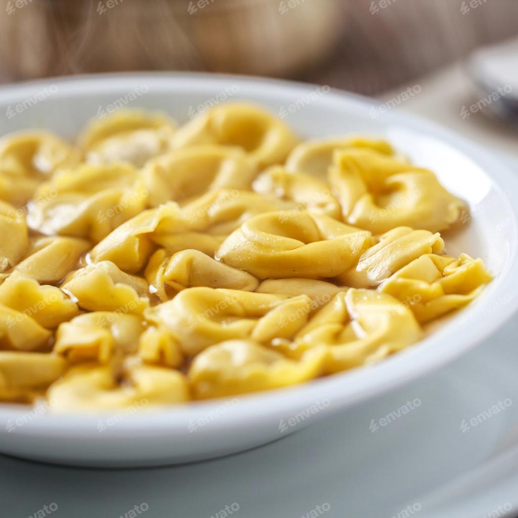Tortellini em caldo