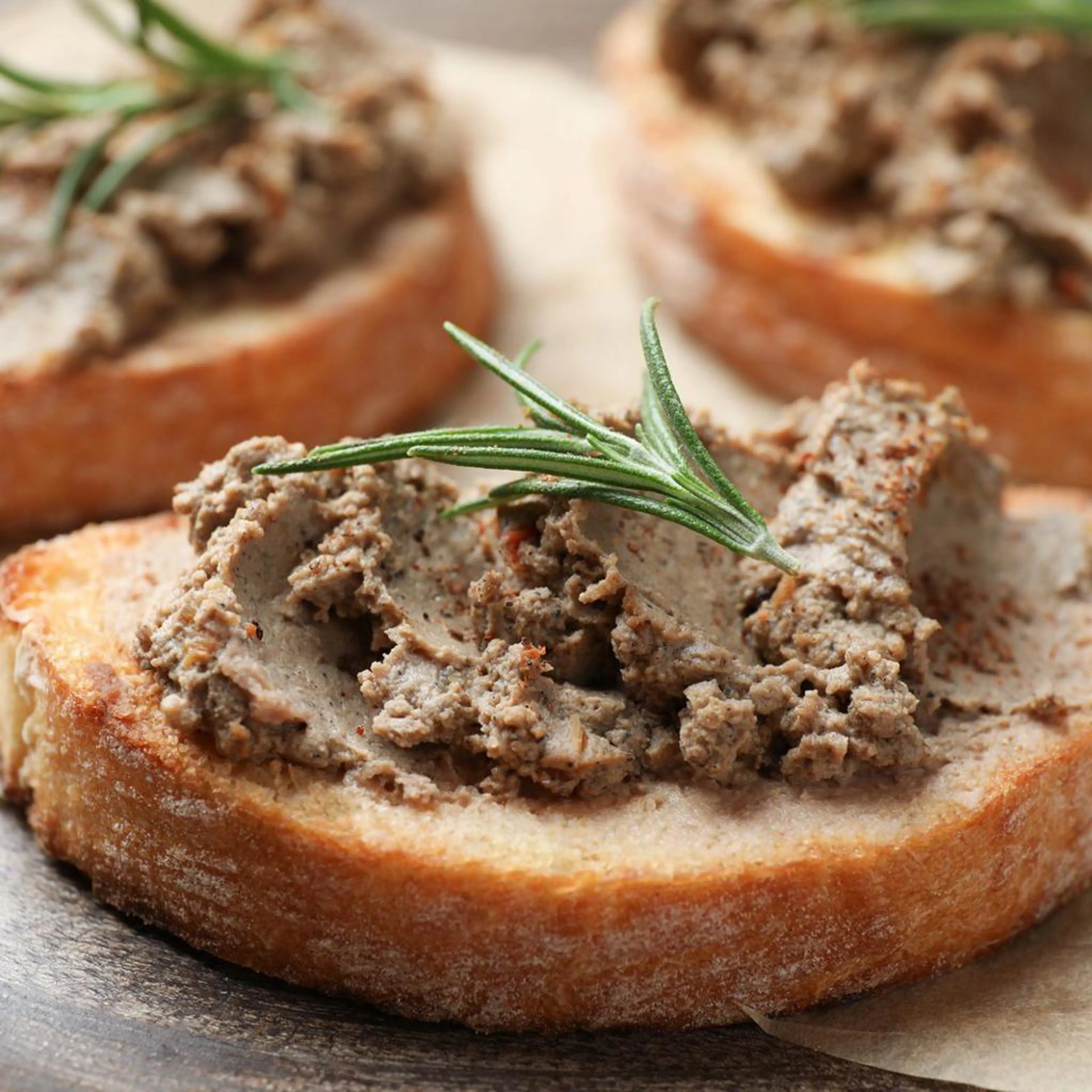 Bruschetta con hígados