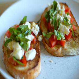 Bruschetta Con Fave E Pecorino