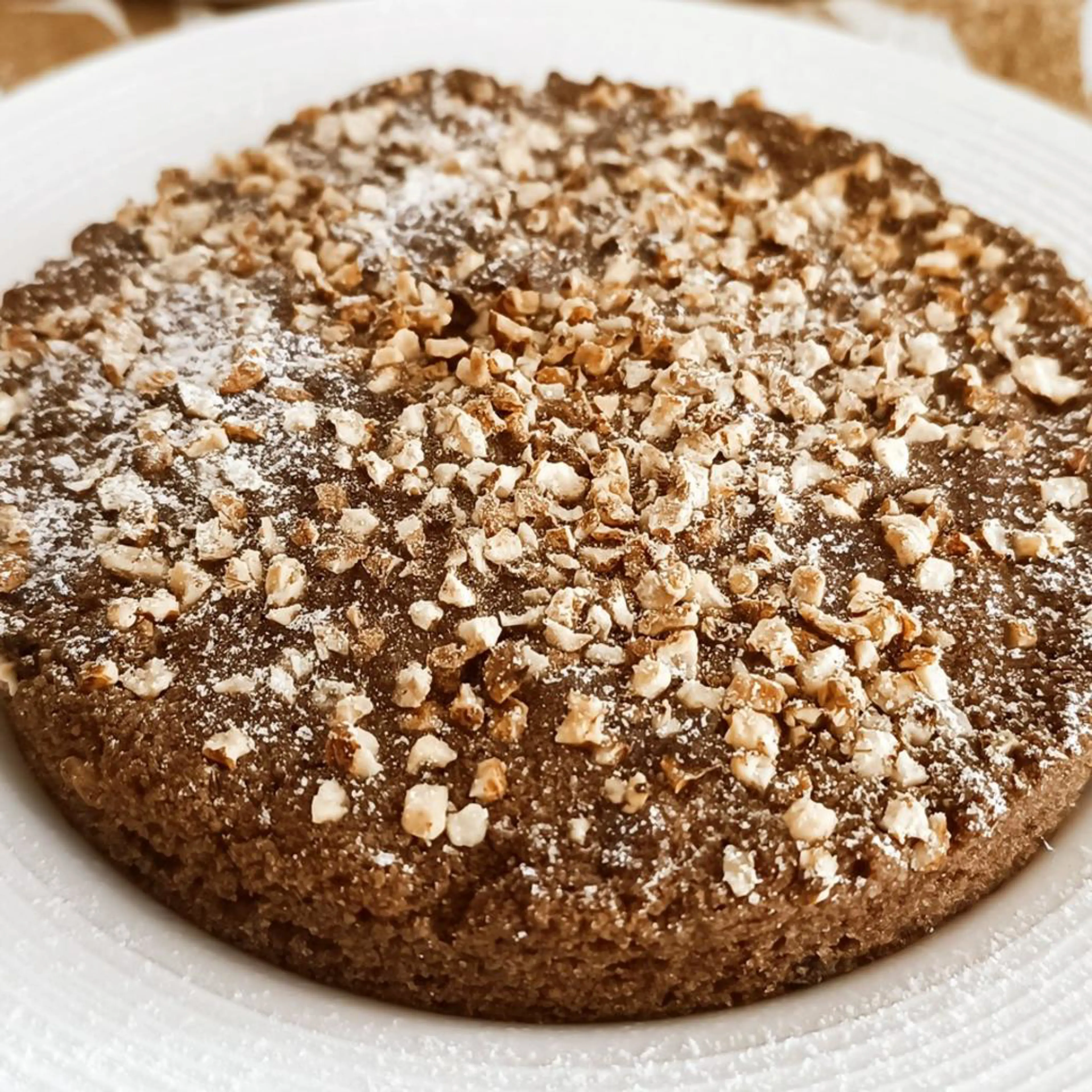Single-serving cake with chufa flour and chufa crunchy with coconut and cocoa