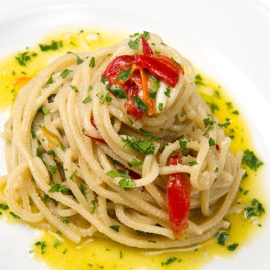 اسباجيتي أجو، أوليو و بيبرونشينو