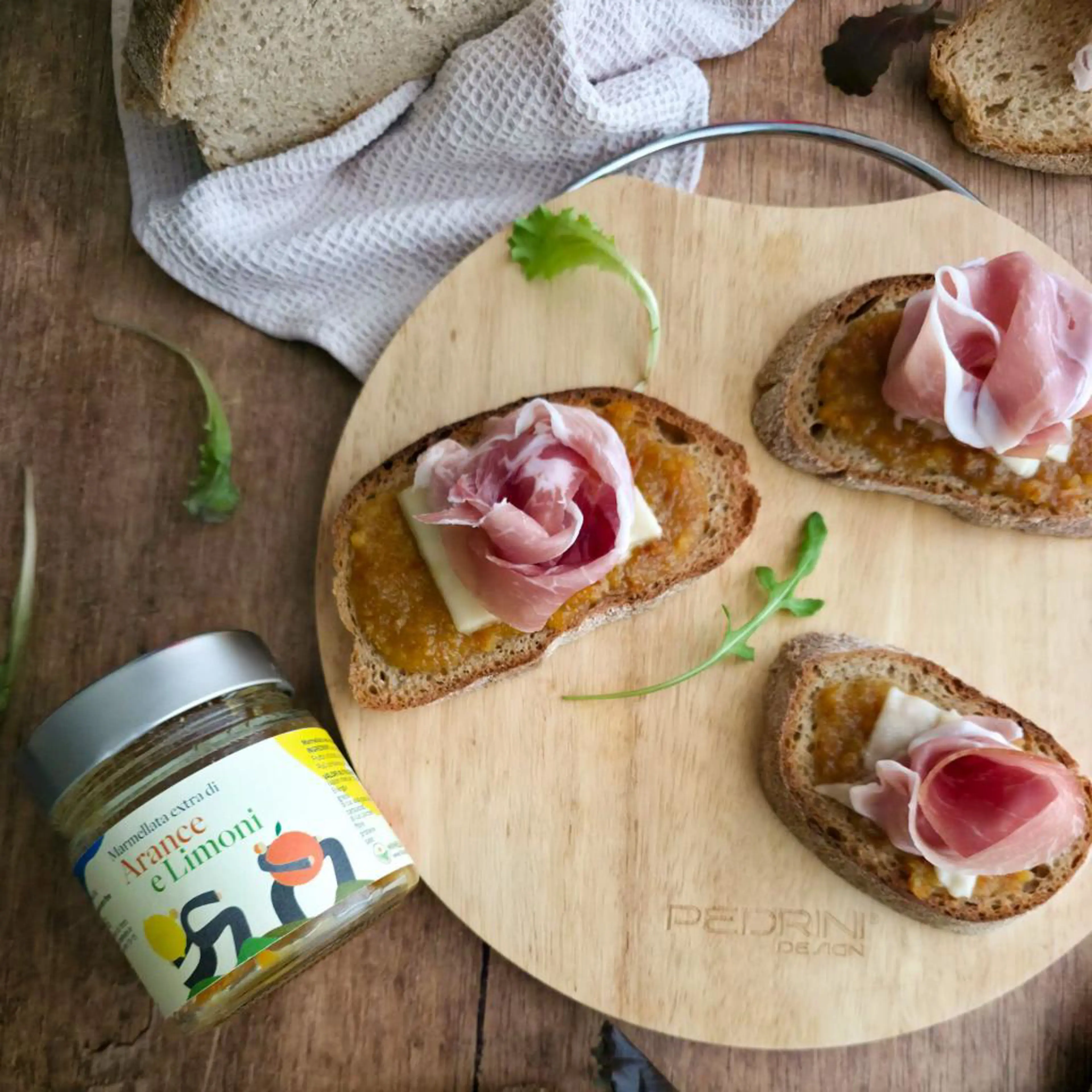 Crostini with fontina, orange and lemon marmalade and cured ham