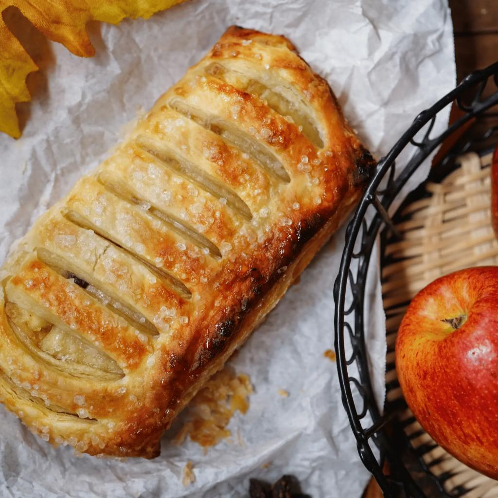 Strudel salado de lentilhas e cotechino com cerveja
