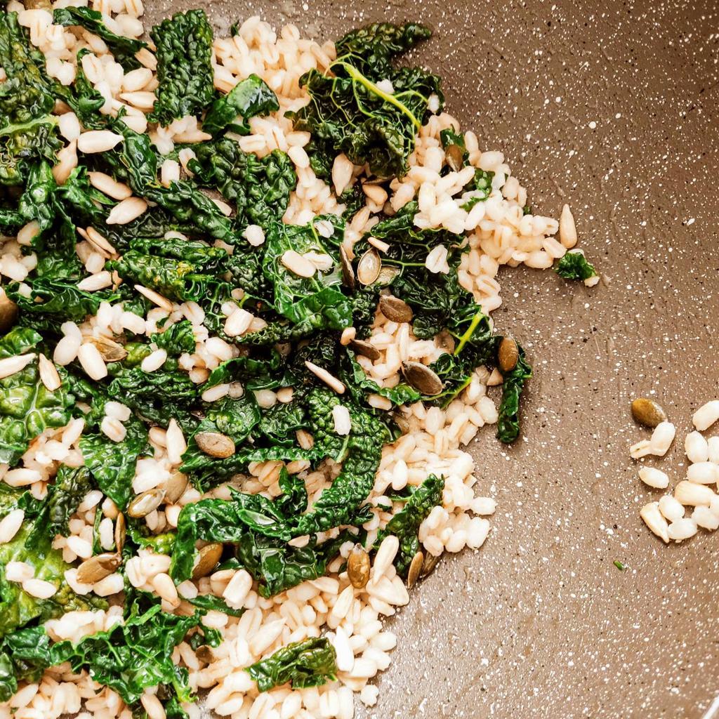 Pearled barley with black cabbage