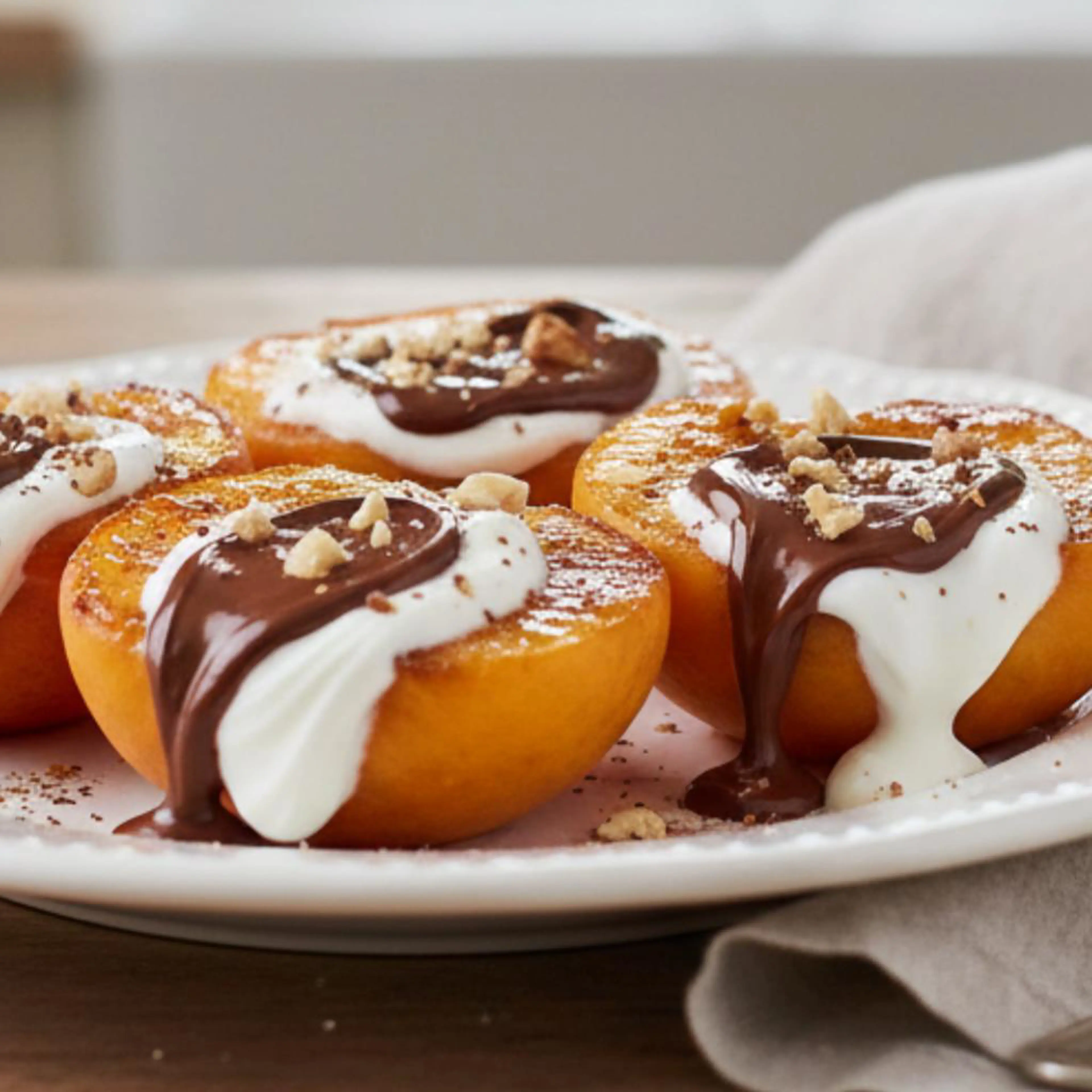 Karamellisierter Pfirsich mit Joghurt und Gianduia-Creme