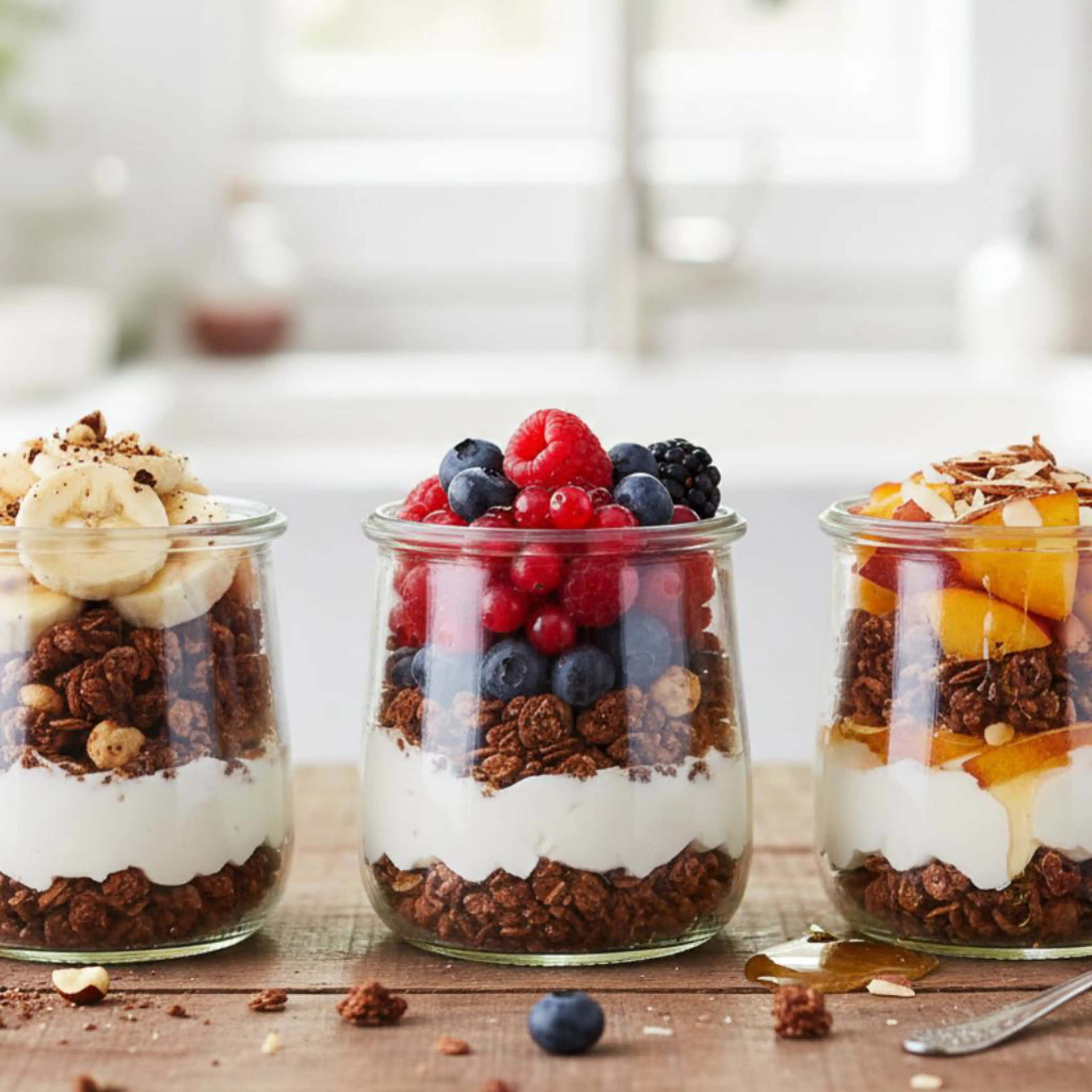 Quick breakfast / snack with cocoa and hazelnut granola (3-day meal prep)