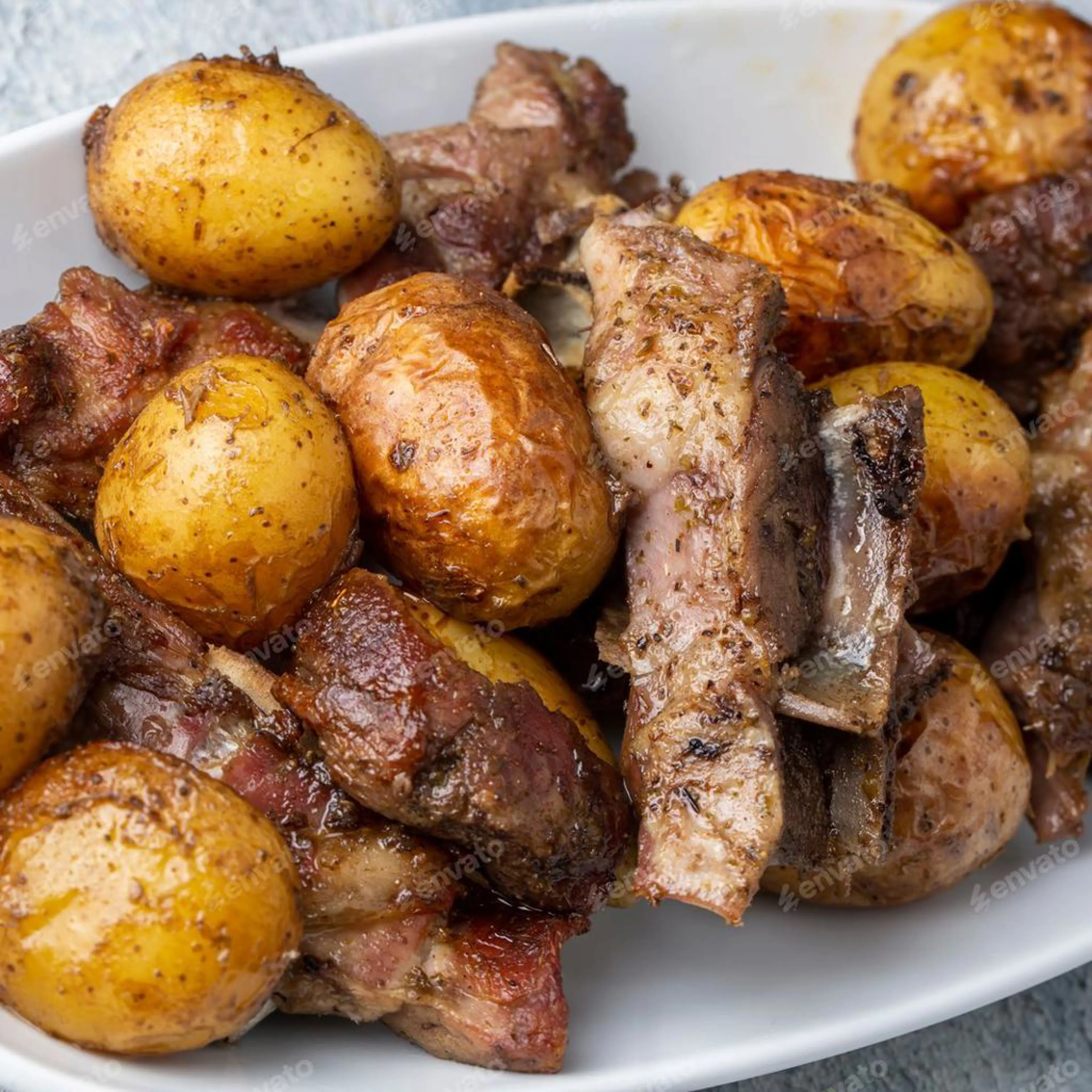 Cordeiro assado com batatas