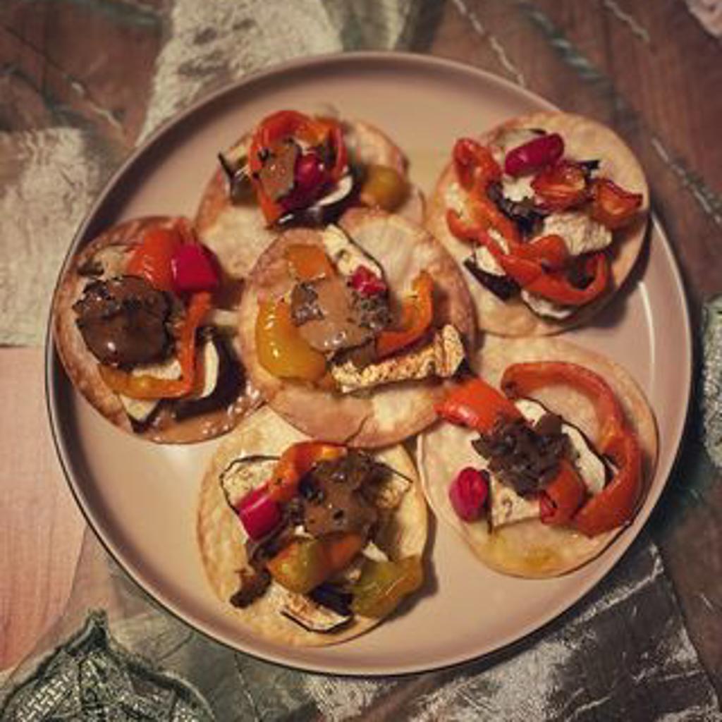 Tostadas with vegetables