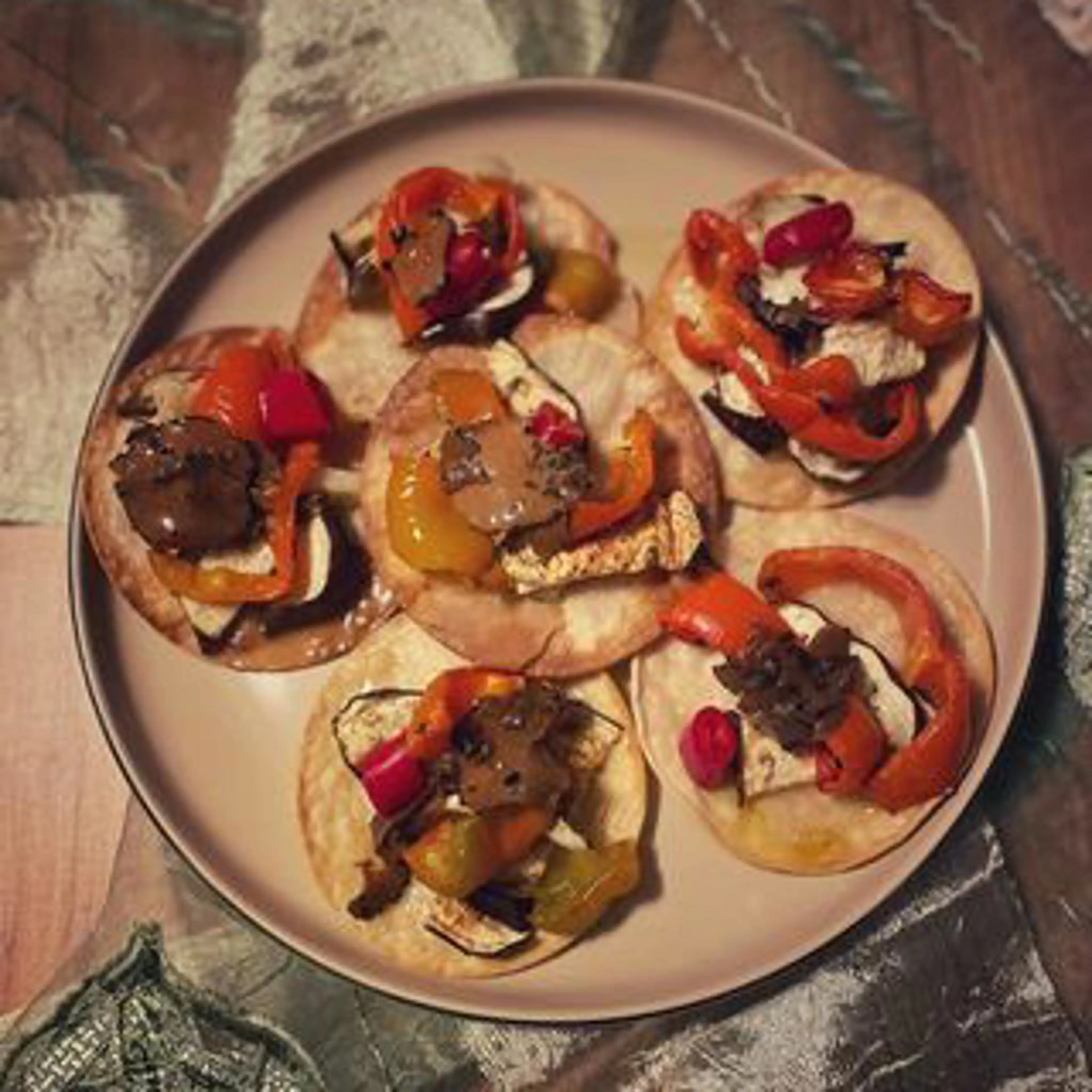 Tostadas with vegetables
