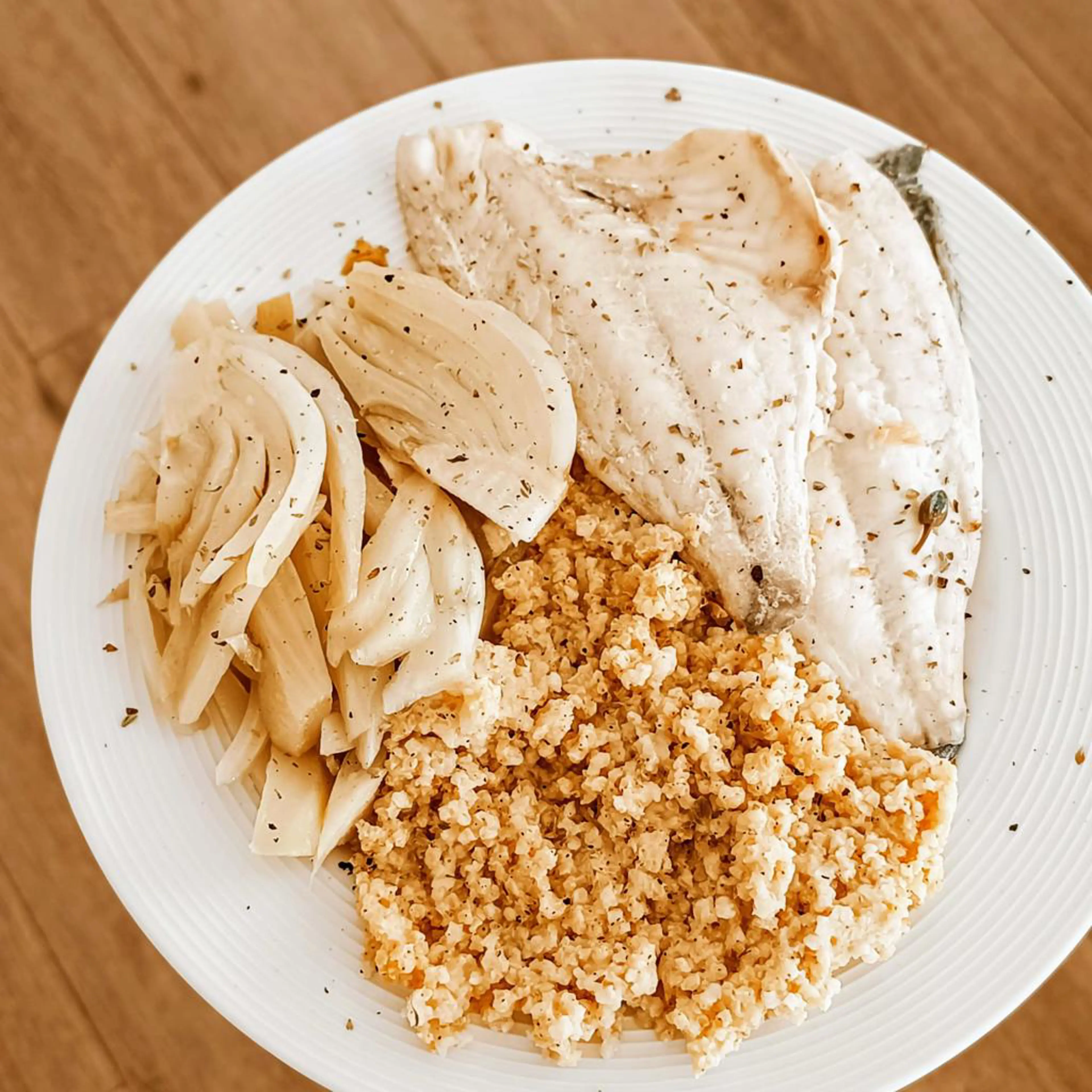 Hulled millet, sea bream and fennel