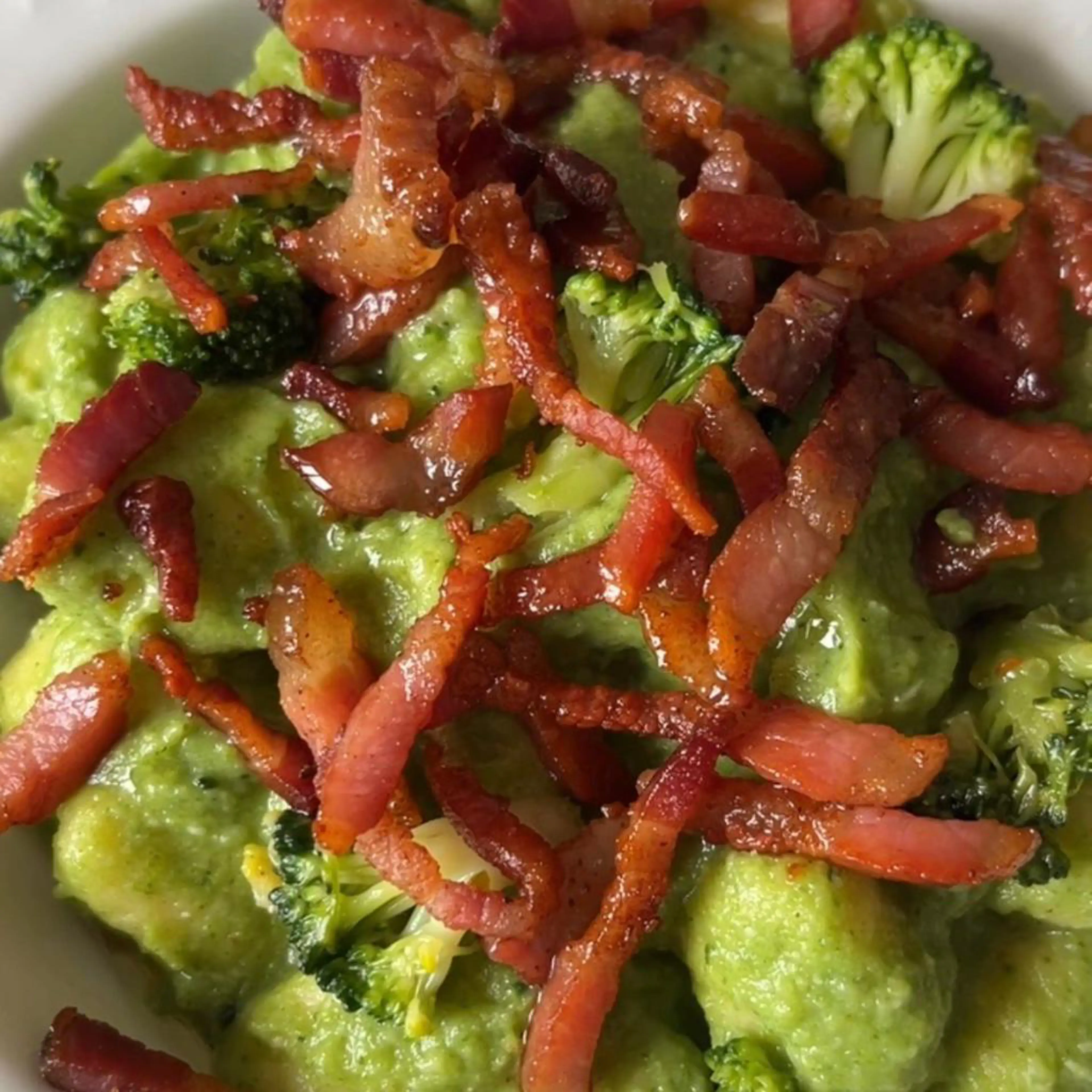 Creamy gnocchi with broccoli & guanciale