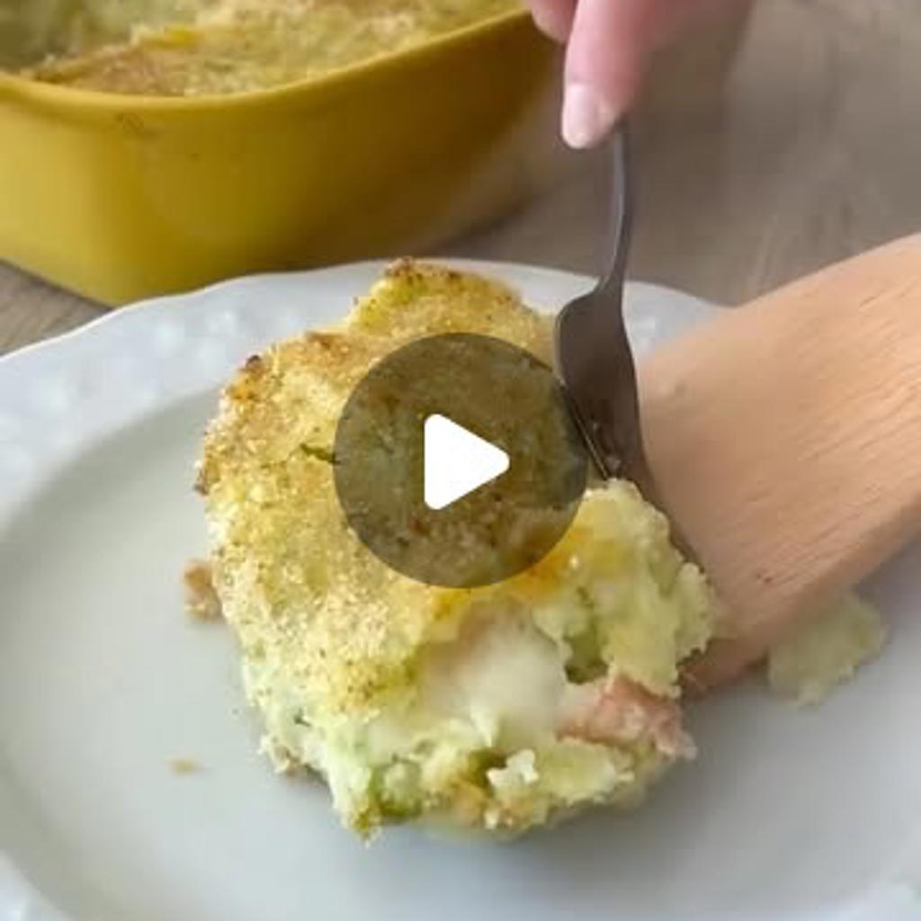 Sformato di broccoli e patate ripieno di mozzarella e salmone