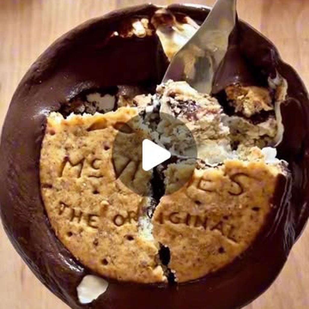 Quick Breakfast with Cookies and Greek Yogurt