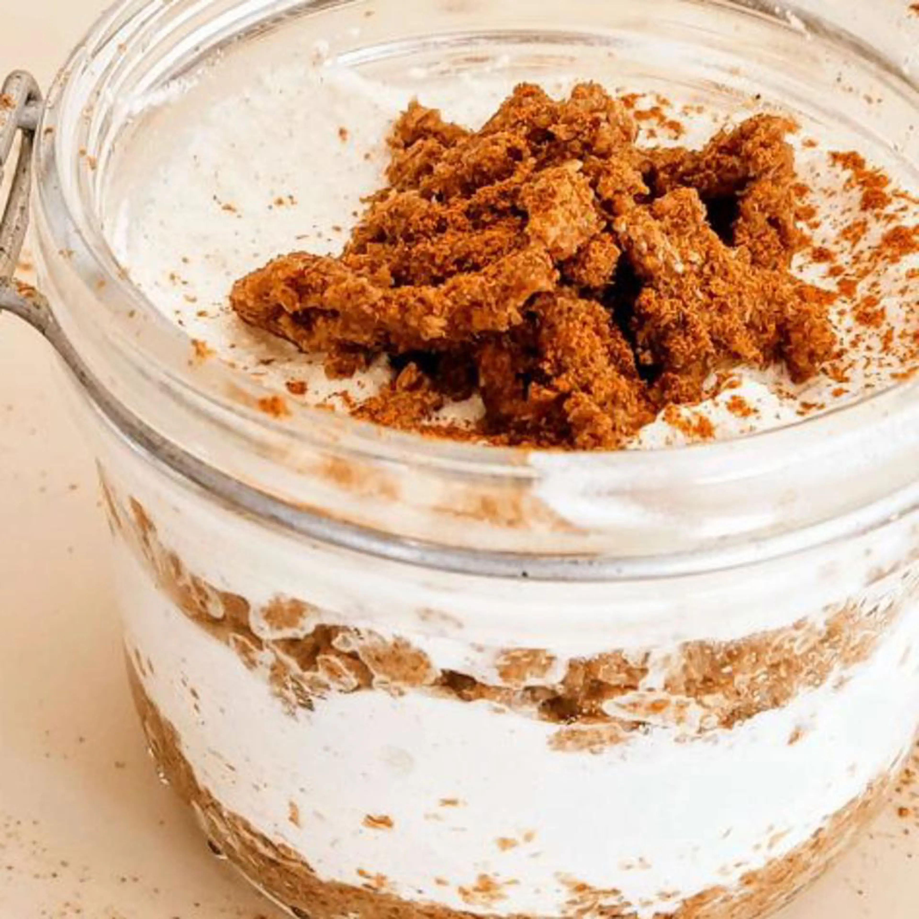 Light breakfast with oat bran and ricotta