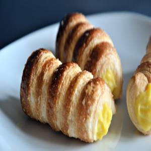 Puff Pastry Cream Horns
