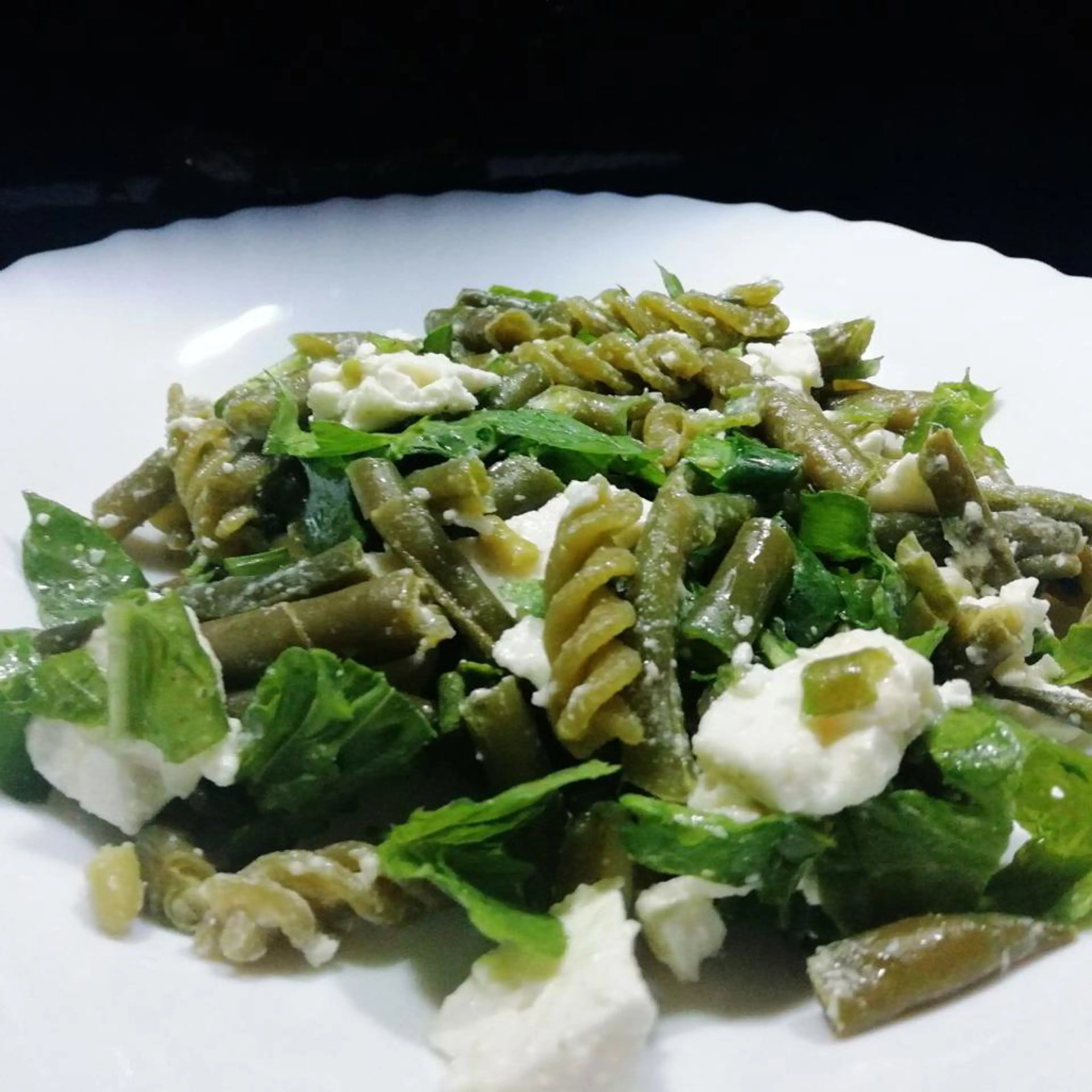 Pea pasta with green beans and Greek feta
