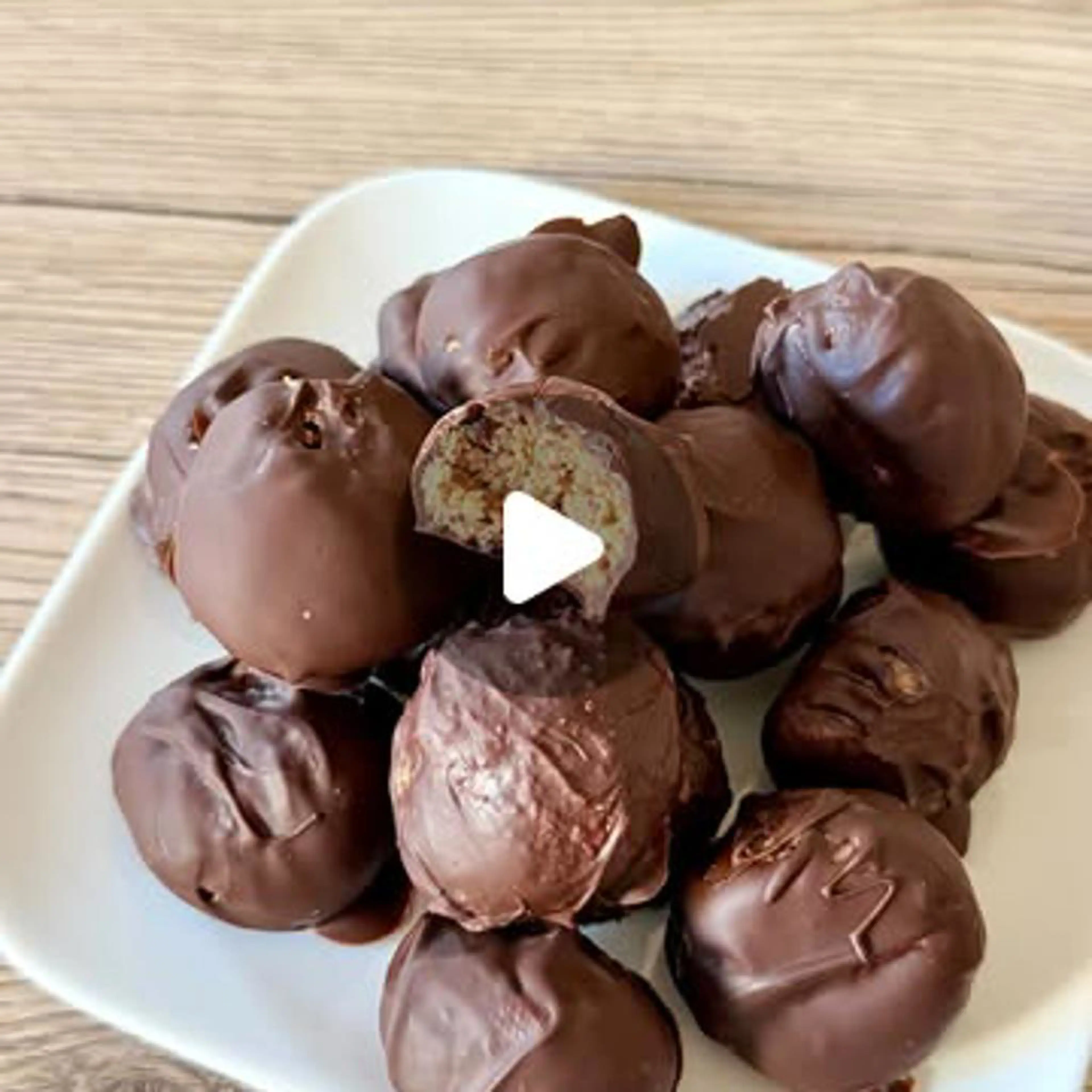 Fit pralines with almond butter, coconut and chocolate protein