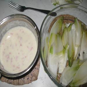 سلق الشيكوريا مع البشاميل