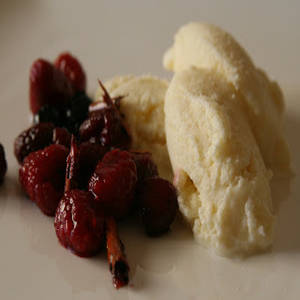 Coppe di gelato ai lamponi