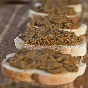 Csirkemájas crostini