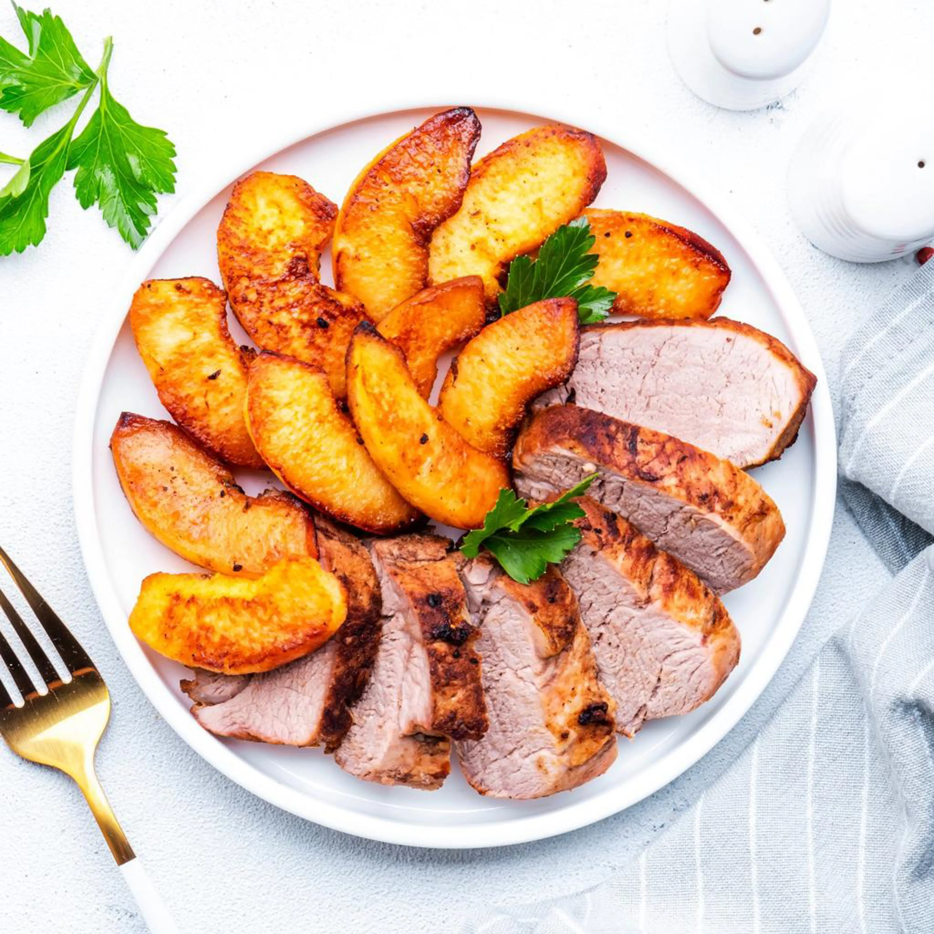 Pieczony filet wieprzowy z ziemniakami